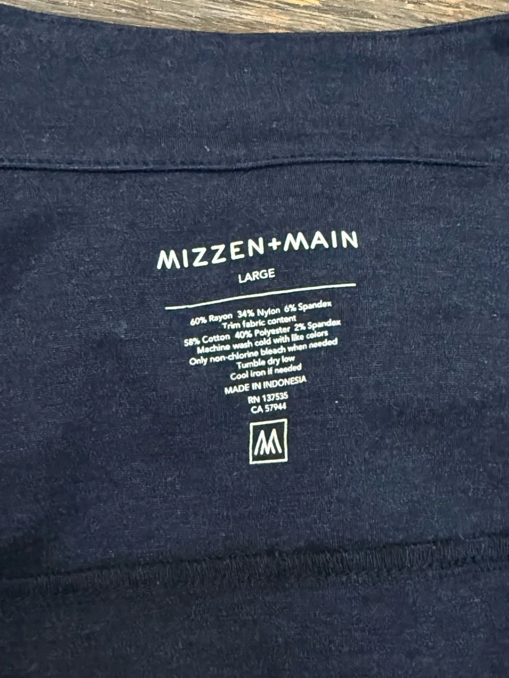 Mizzen+Main | Butter Soft Vest | Navy | Large - Picture 3 of 3